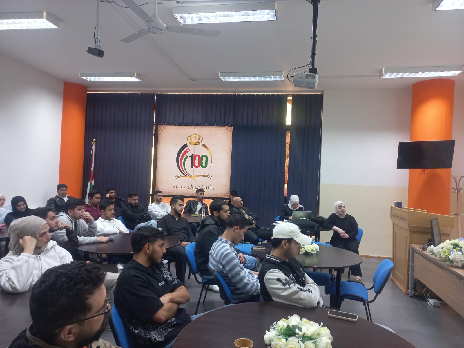 كلية الأعمال في "عمان العربية" تسلط الضوء على قصة نجاح خريجتها اعتزاز شنيكات في لقاء ملهم1