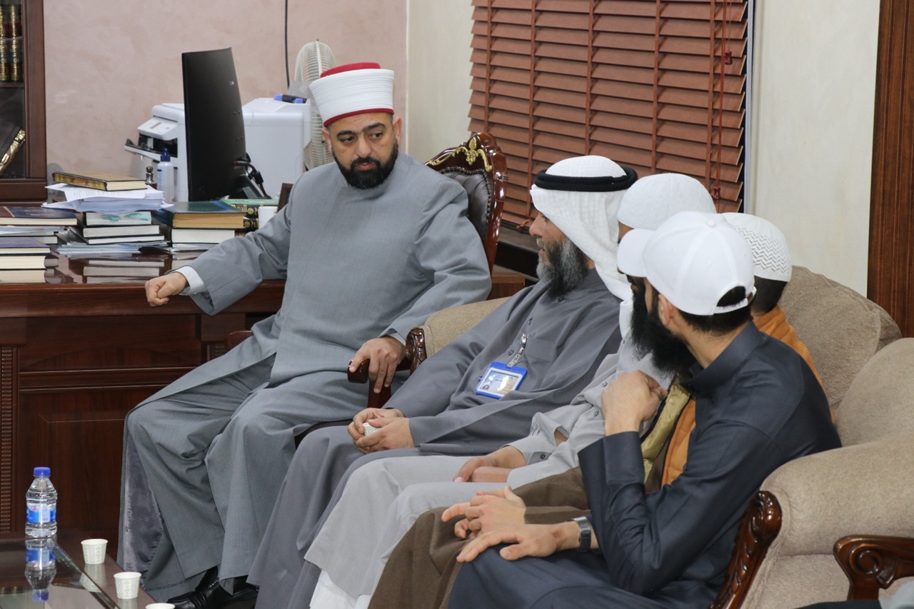 كلية الشريعة في "عمان العربية تُنفذ زيارة علمية لدائرة الإفتاء العام لربط المعرفة النظرية بالتطبيق الميداني2