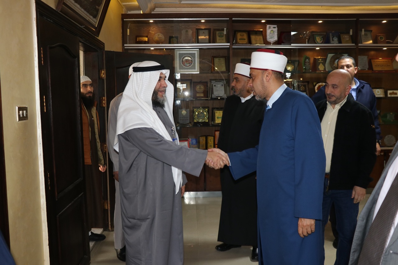 كلية الشريعة في "عمان العربية تُنفذ زيارة علمية لدائرة الإفتاء العام لربط المعرفة النظرية بالتطبيق الميداني5