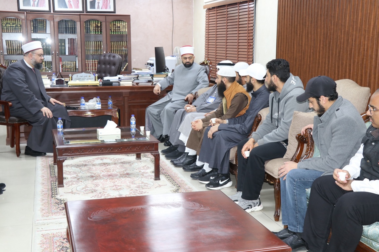 كلية الشريعة في "عمان العربية تُنفذ زيارة علمية لدائرة الإفتاء العام لربط المعرفة النظرية بالتطبيق الميداني6