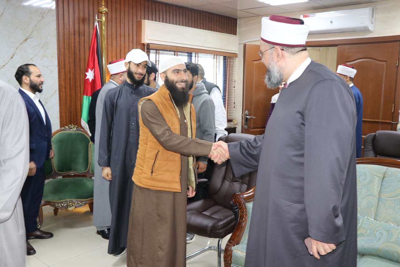 كلية الشريعة في "عمان العربية تُنفذ زيارة علمية لدائرة الإفتاء العام لربط المعرفة النظرية بالتطبيق الميداني7