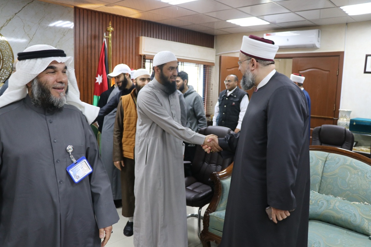 كلية الشريعة في "عمان العربية تُنفذ زيارة علمية لدائرة الإفتاء العام لربط المعرفة النظرية بالتطبيق الميداني8