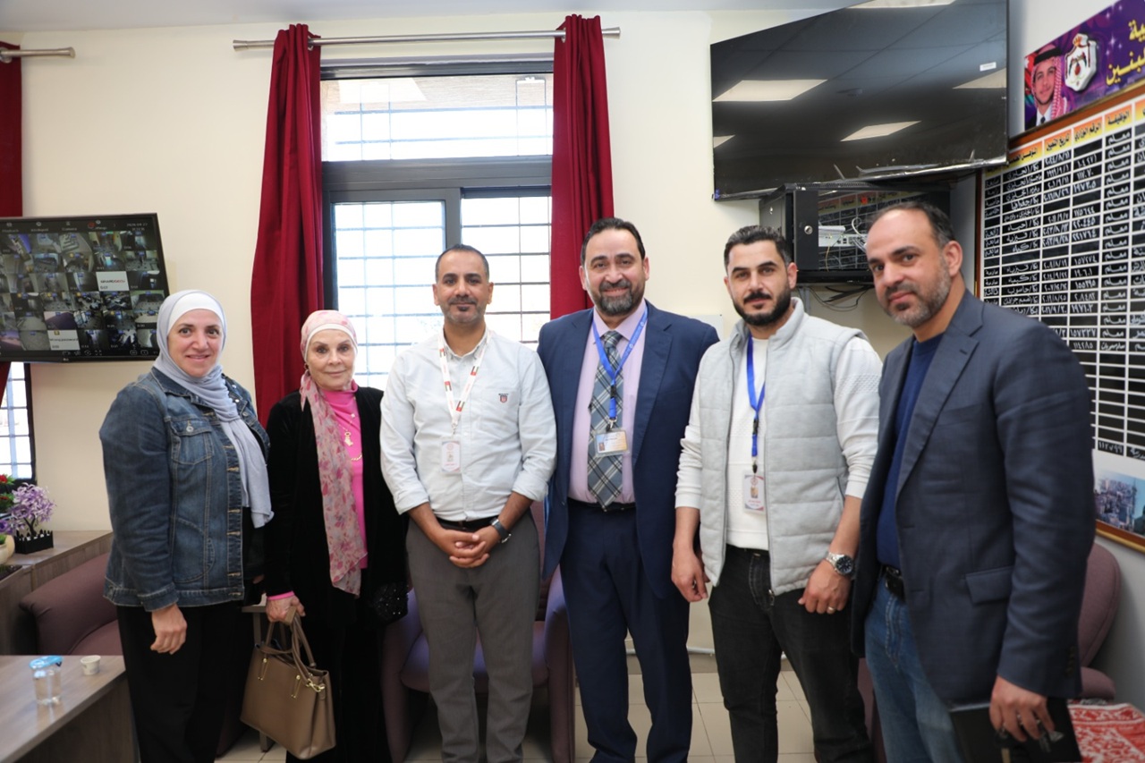 كلية تكنولوجيا المعلومات في "عمان العربية" تنفذ زيارة علمية لتعزيز مهارات طلبة المدارس في الروبوتات والذكاء الاصطناعي2