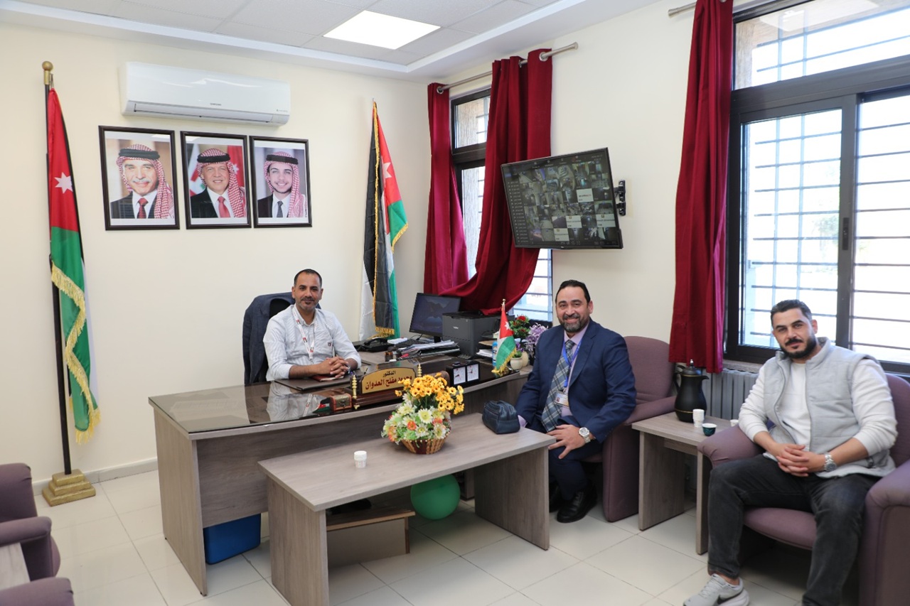 كلية تكنولوجيا المعلومات في "عمان العربية" تنفذ زيارة علمية لتعزيز مهارات طلبة المدارس في الروبوتات والذكاء الاصطناعي3