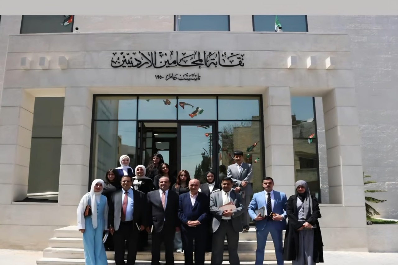 زيارة علمية لطلبة كلية الحقوق في "عمان العربية" إلى نقابة المحامين الأردنيين تعزيزاً للتكامل بين النظرية والتطبيق1