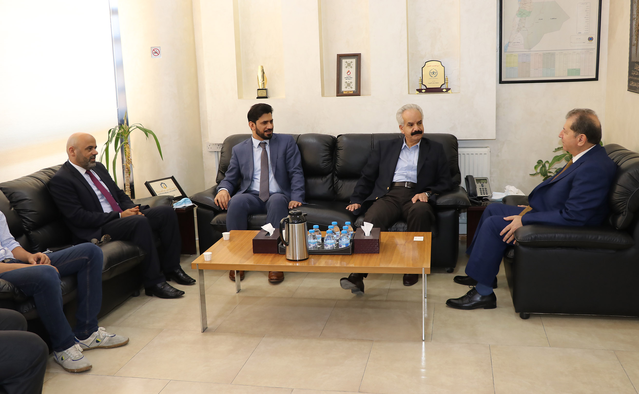 بحث سبل التعاون بين "عمان العربية" وسفارة سلطنة عُمان 1
