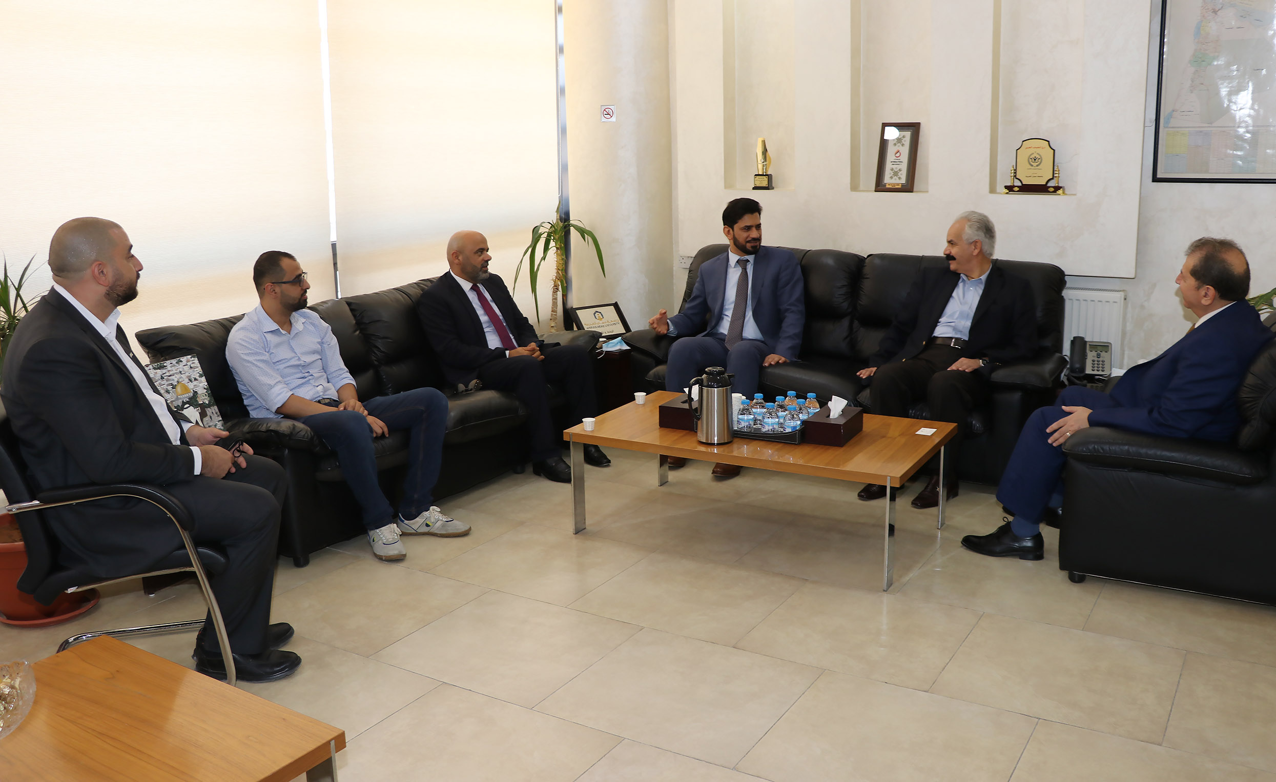 بحث سبل التعاون بين "عمان العربية" وسفارة سلطنة عُمان2