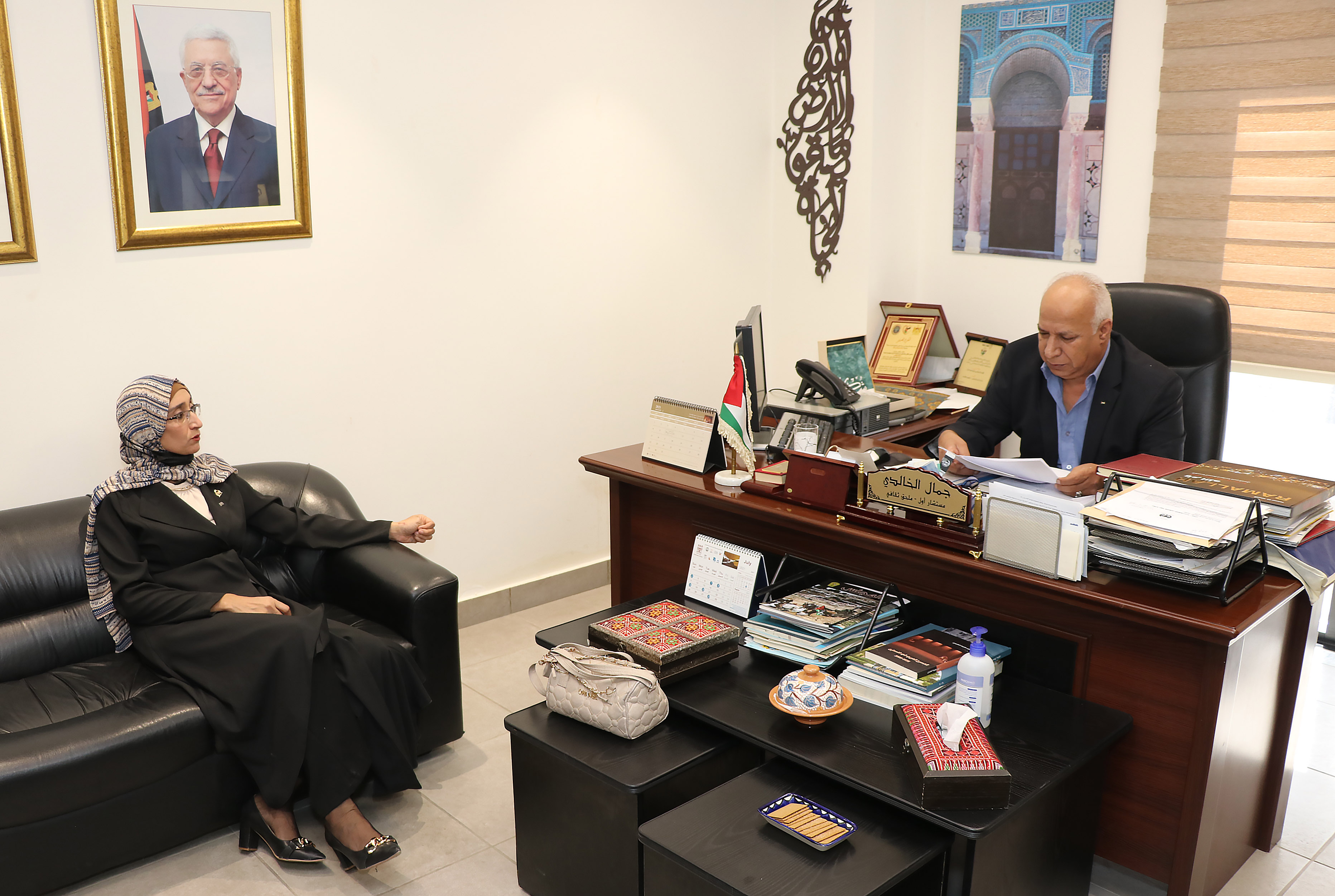 مباحثات بين "عمان العربية" والملحقية الثقافية لدولة فلسطين1