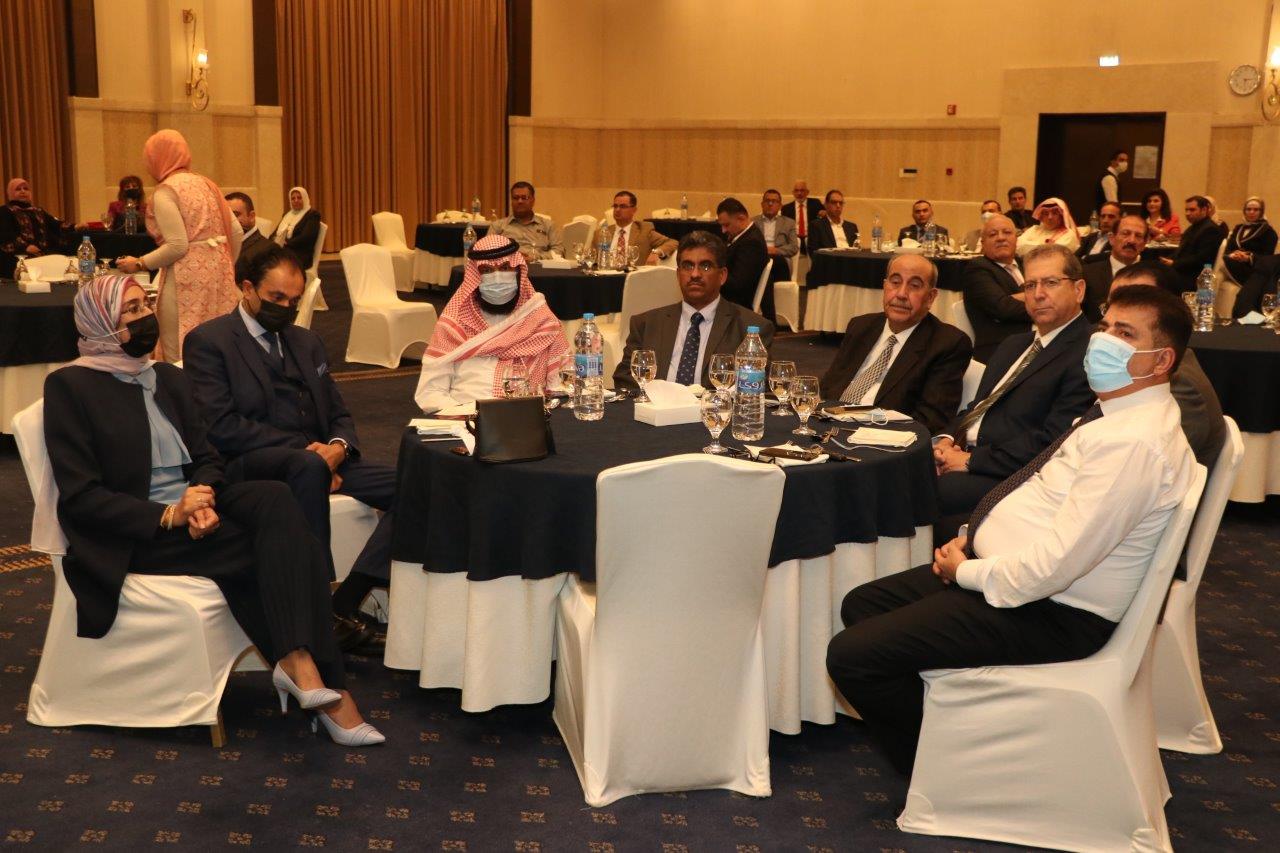 جامعة عمان العربية تكرم الباحثين وأعضاء هيئة التدريس المتميزين ضمن احتفالاتها بمئوية الدولة الأردنية٢٠
