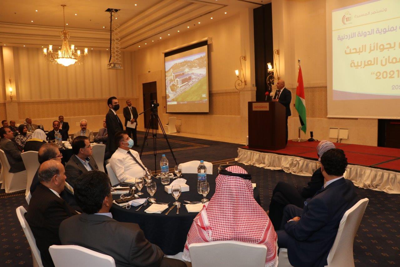 جامعة عمان العربية تكرم الباحثين وأعضاء هيئة التدريس المتميزين ضمن احتفالاتها بمئوية الدولة الأردنية١٩
