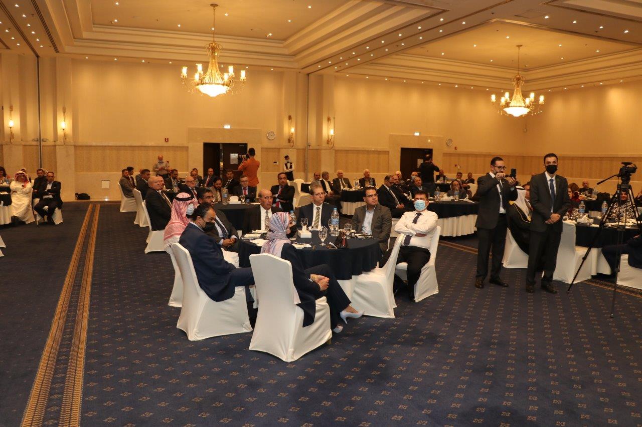 جامعة عمان العربية تكرم الباحثين وأعضاء هيئة التدريس المتميزين ضمن احتفالاتها بمئوية الدولة الأردنية١٨