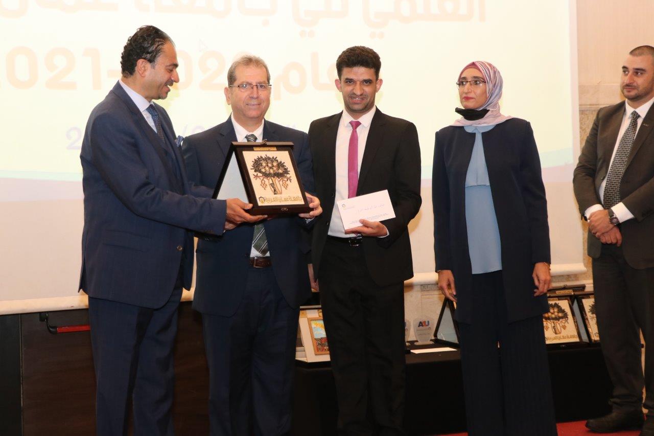 جامعة عمان العربية تكرم الباحثين وأعضاء هيئة التدريس المتميزين ضمن احتفالاتها بمئوية الدولة الأردنية٨
