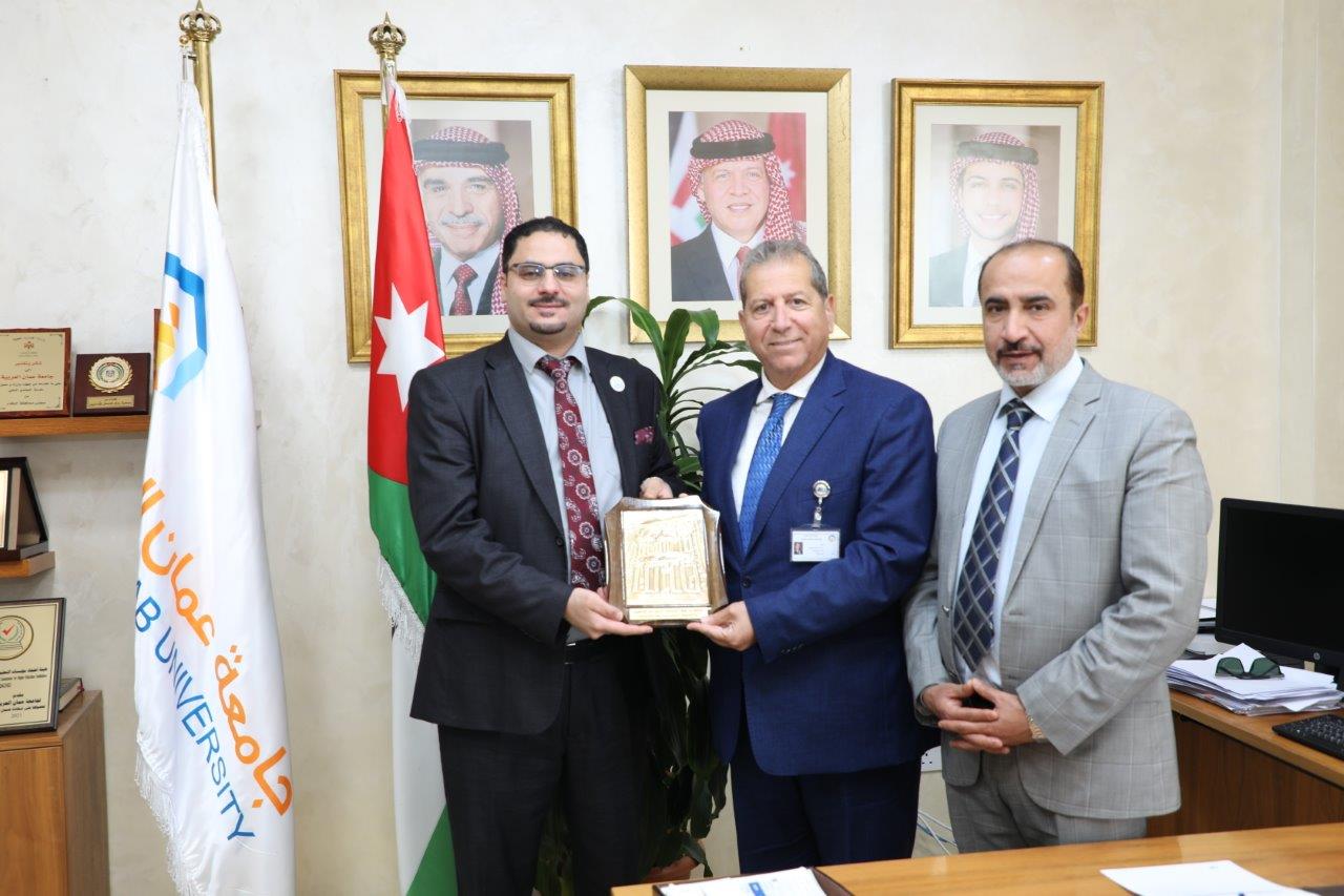 تجديد اتفاقيّة تعاون بين "عمان العربية" واكاديمية قبة الابتكار للاستشارات والتدريب4