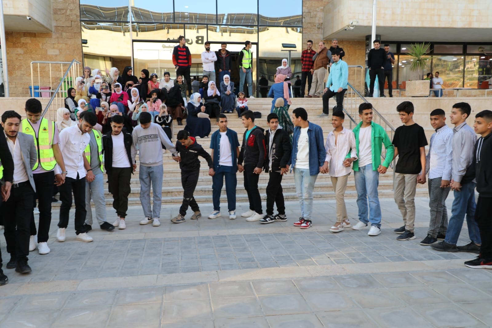 تربوية عمان العربية وبمشاركة عدة كليات تقيم إفطارا خيريا للطلبة ذوي الإعاقة السمعية8