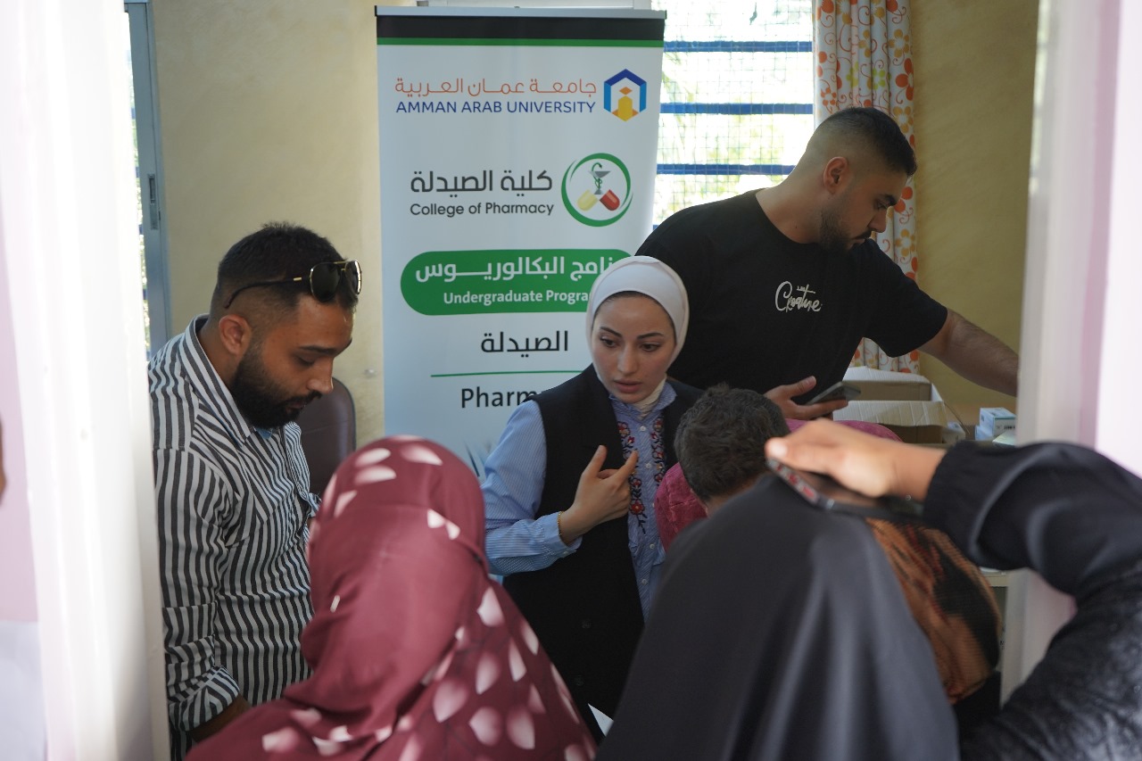 صيدلة " عمان العربية " تنظم يومًا طبيًا مجانيًا في محافظة جرش5