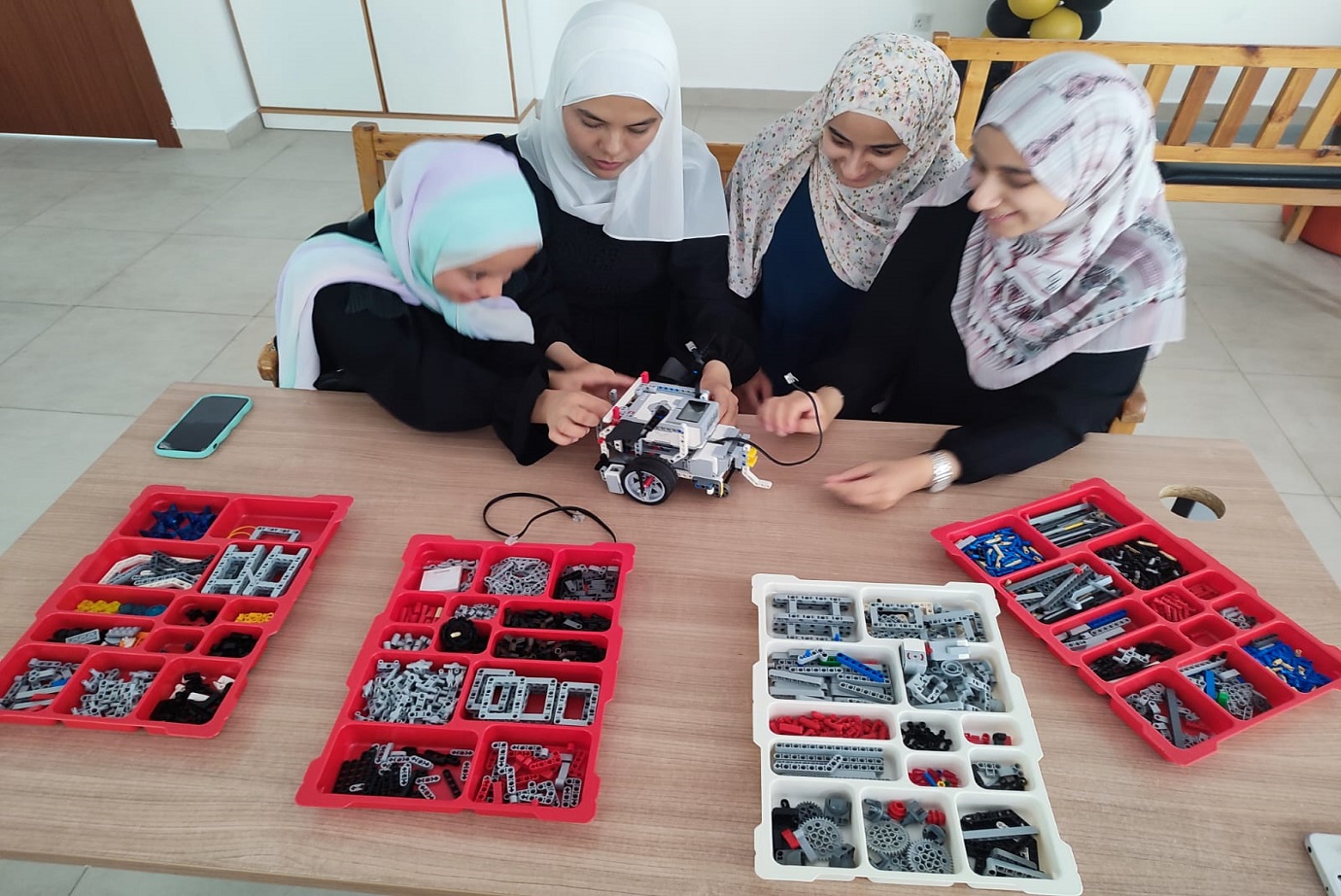 ورشة تدريبية حول "بناء وبرمجة روبوتات EV3 " في جامعة عمان العربية5