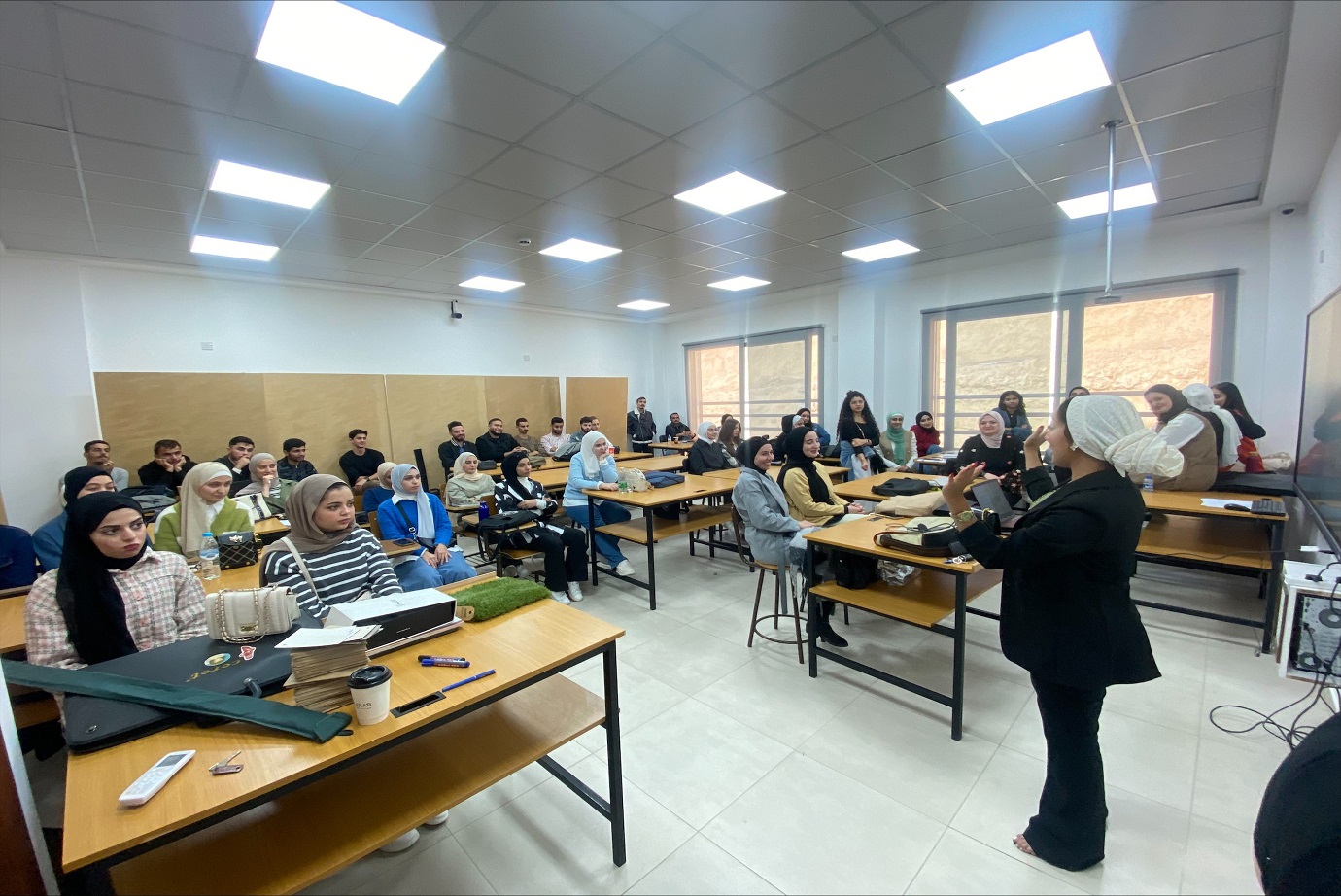 "جامعة عمان العربية" تستضيف المهندسة نور إسماعيل في محاضرة لطلبة هندسة العمارة2