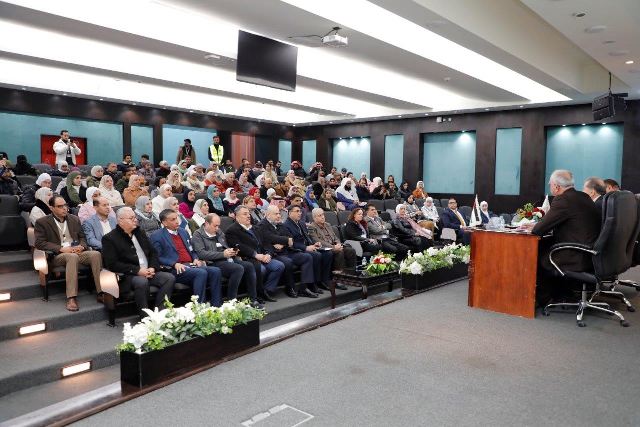 رئيس جامعة عمان العربية يلتقي طلبة الدراسات العليا والبكالوريوس في الجامعة1